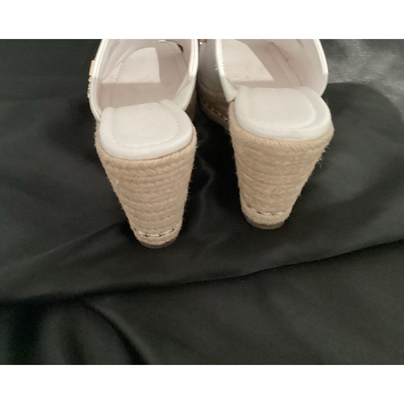 Karl Lagerfeld size 7.5 sandals - Picture 4 of 4